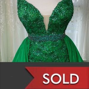 Like new custom one-of-a-kind Jovani couture emerald green pageant gown size 6